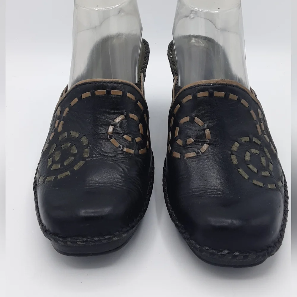 Clarks Artisian Black Leather Wedge Heel Mule Shoe.  Size 8M.